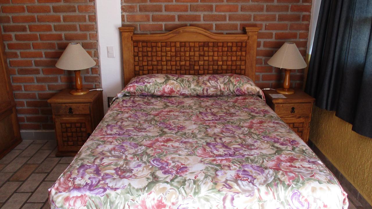 Hotel Villa Monarca Inn Zitácuaro Exteriör bild